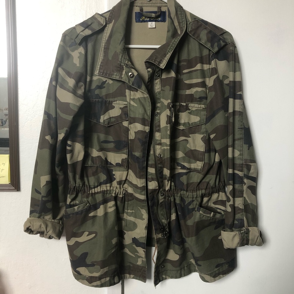 Women’s camo cargo jacket